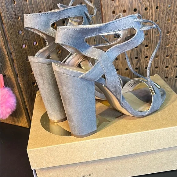 Charlotte Russe Gray Elegant Heels - Picture 3 of 8